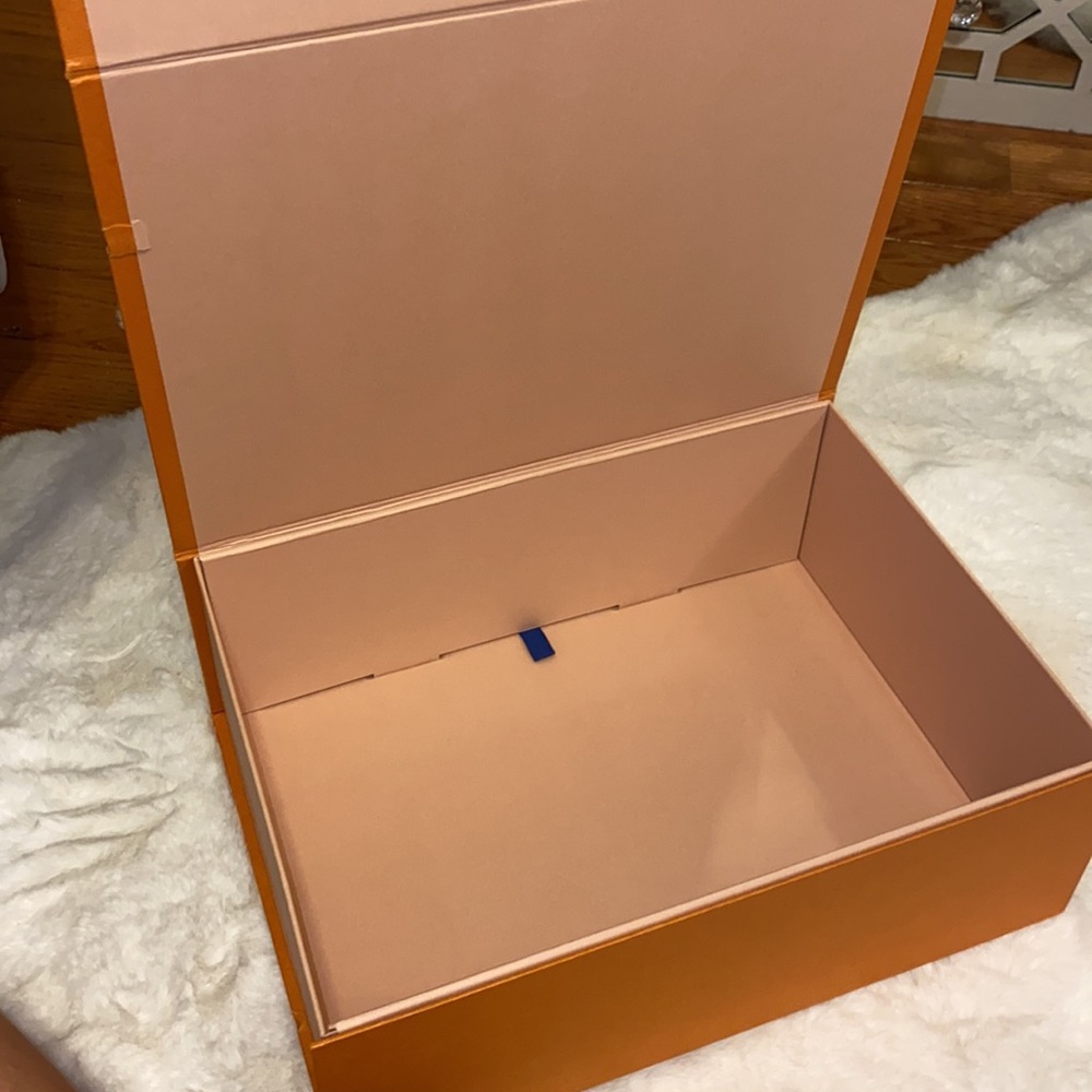 Authentic LOUIS VUITTON Sandals - Picture 17 of 17